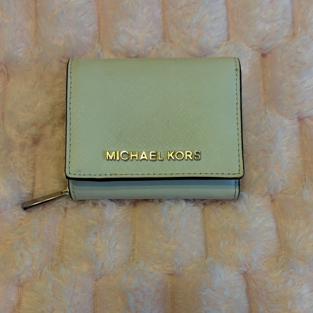 Michael Kors Light Cream Wallet